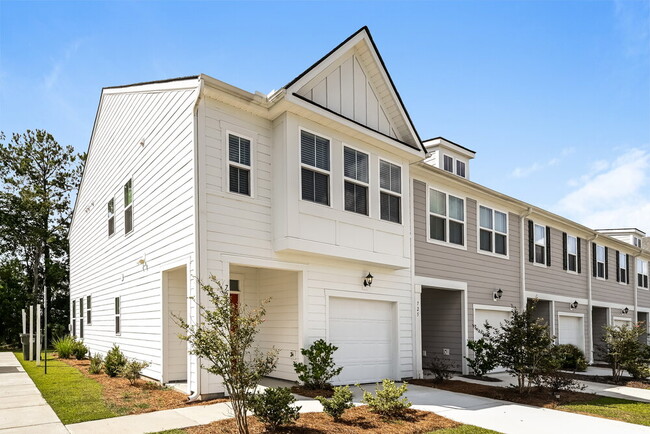 Building Photo - 723 Trotters Ln