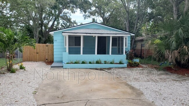 Building Photo - 3 BR/1.5BA | Newly Renovated Single Family Home |  Tropical Landscaping | In St Peterburg!