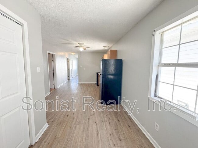 Photo - 13 Mars Pl House