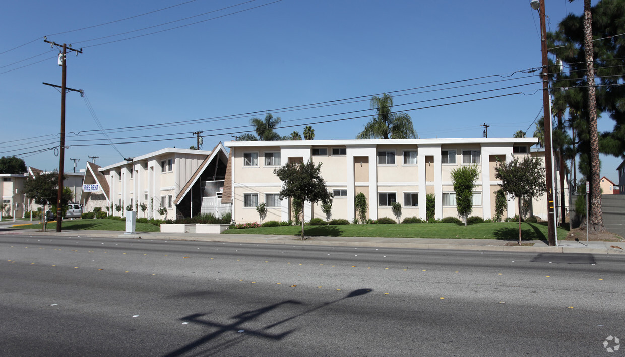 Primary Photo - Island Breeze Apartments