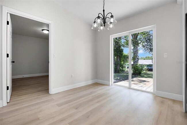 Foto del edificio - 245 NorthRicklynn Ave