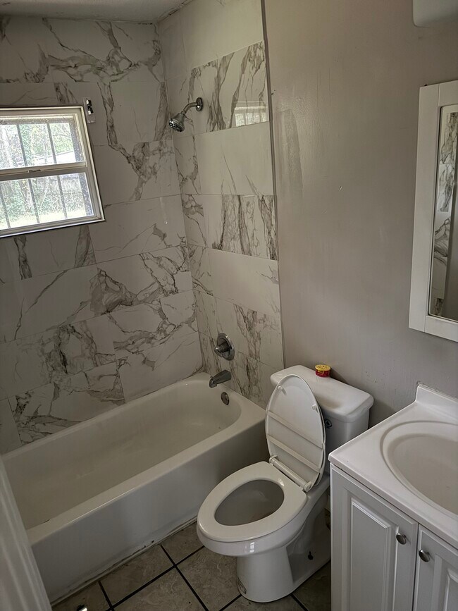 Foto del edificio - 1550 Midway St