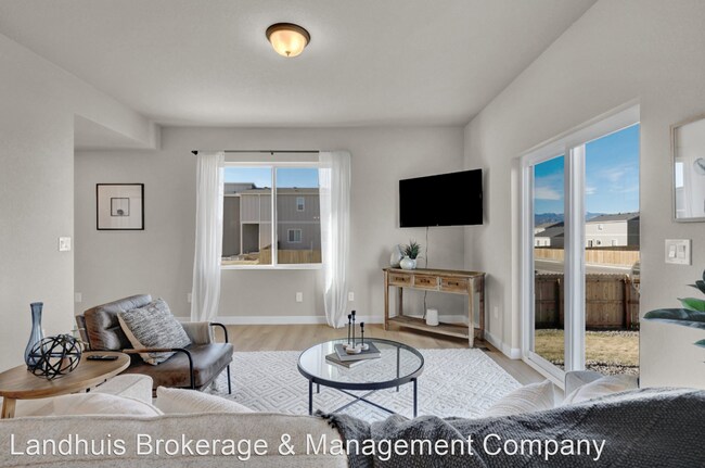 Building Photo - 3 br, 2.5 bath House - 6252 Big Bird Drive