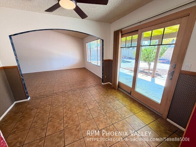 Foto del edificio - 8151 W Sierra Vista Dr