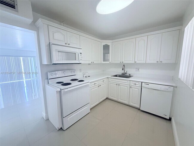 Foto del edificio - 7755 SW 86th St