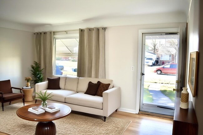 Foto del edificio - 9924 Woodring St