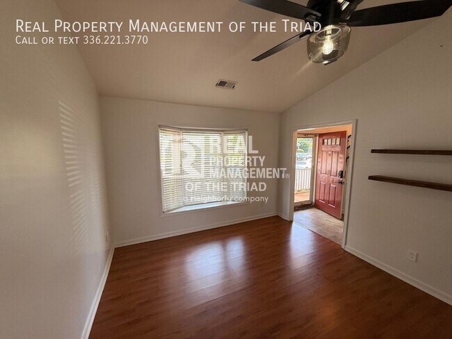 Foto del edificio - 814 Guilford College Rd