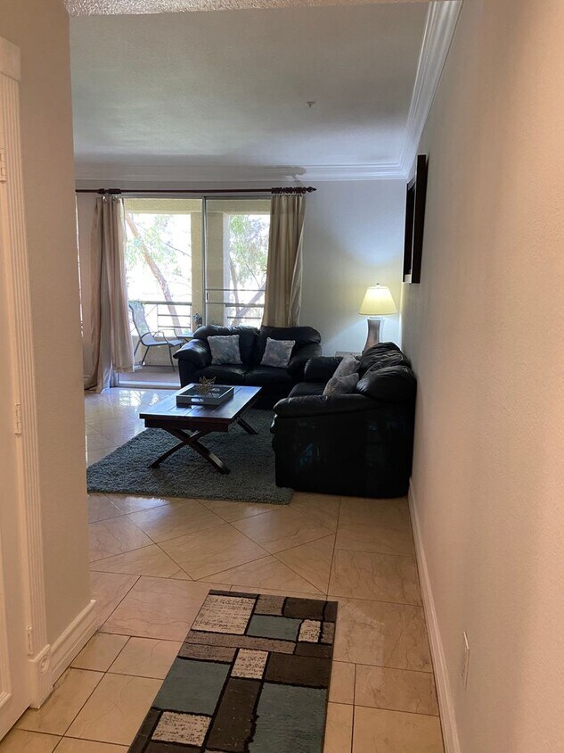 Foto principal - Beautiful Fully Furnished 1 bedroom just b...