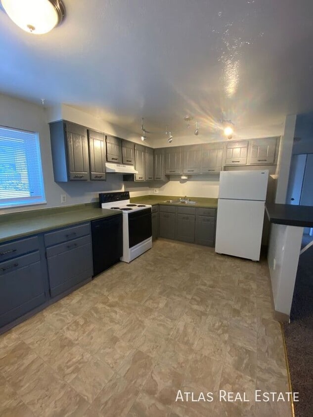 Primary Photo - 2840 Montebello Dr W