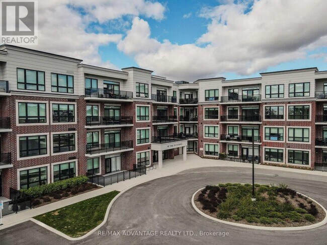 Photo du bâtiment - 1975 Fountain Grass Dr