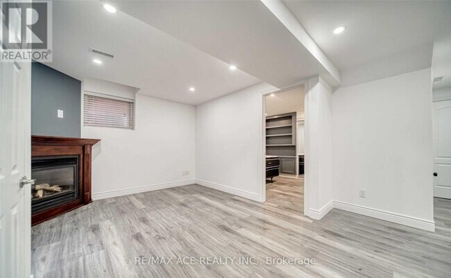 Building Photo - 5 Baybrook Rd