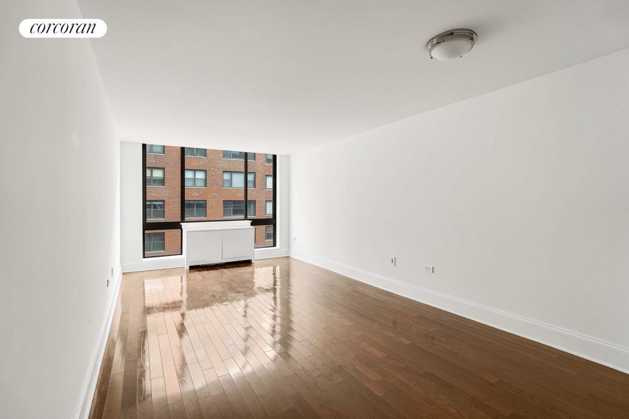 Foto principal - 300 E 64th St