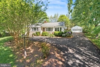 Building Photo - 521 S. Nursery Ave.