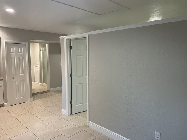 Building Photo - 2446 Quail Hollow Ave
