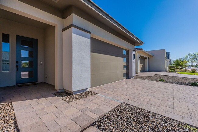 Building Photo - Exquisite luxury home in thriving Gilbert