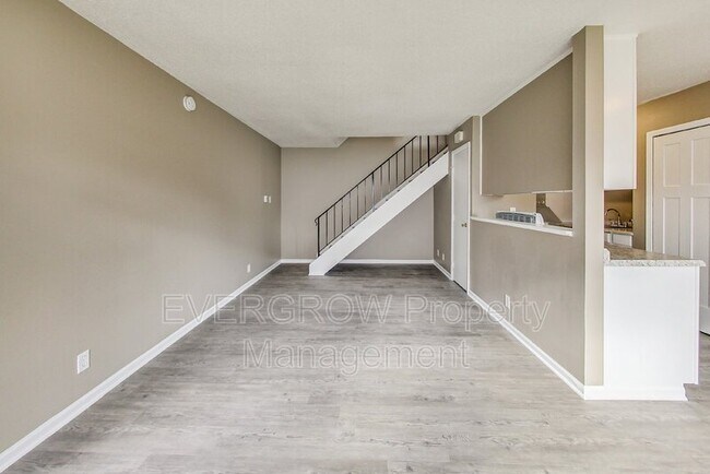 Foto del edificio - 3307 Lupine Dr