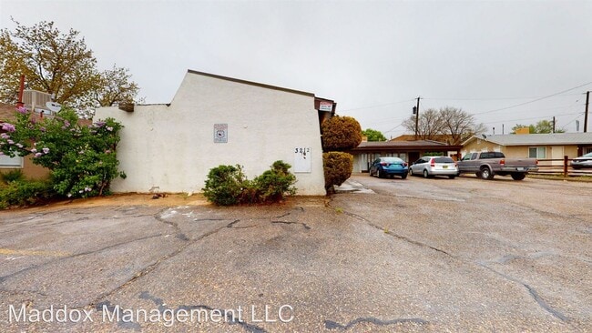 Building Photo - 3212 Wellesley Ct NE