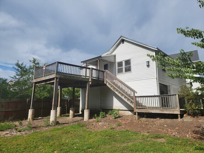 Amplia terraza - 407 Bloom St