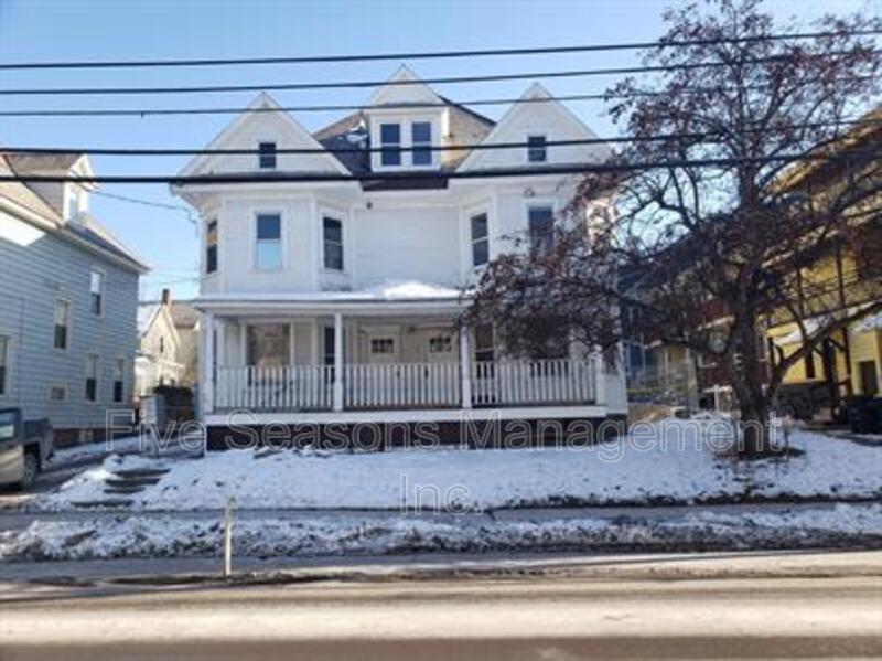Foto principal - 68 S Union St