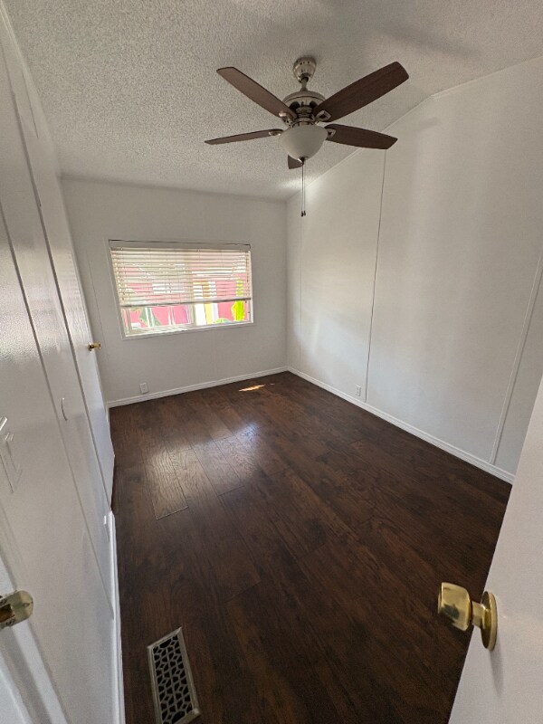 Foto del edificio - 425 E Gardena Blvd