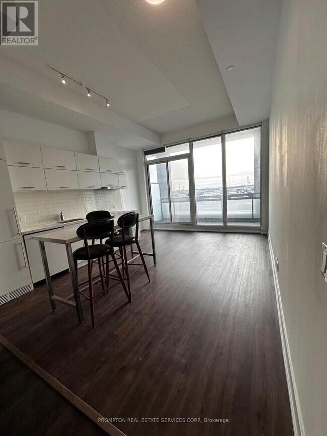 Photo du bâtiment - 180 Enterprise Blvd