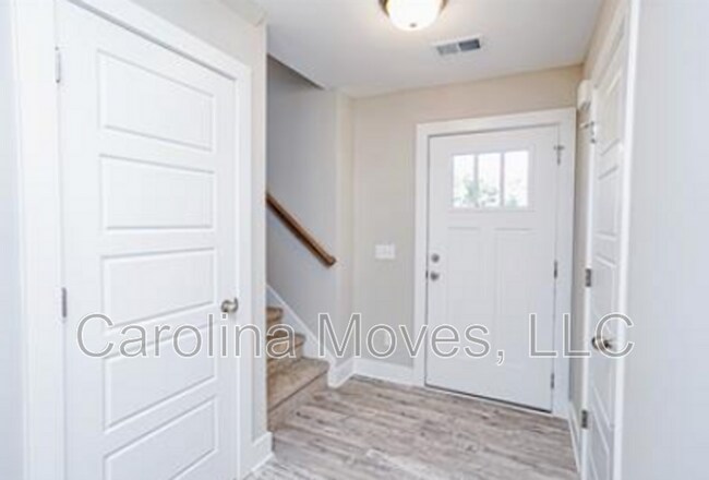 Building Photo - 583 Carey Dr