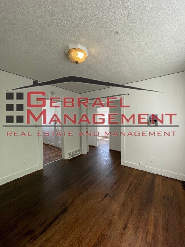 Foto del edificio - 609 E McClellan St