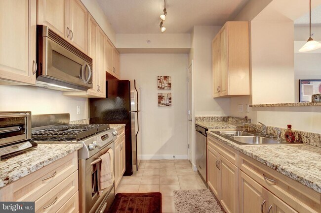 Building Photo - 1111 25th St NW