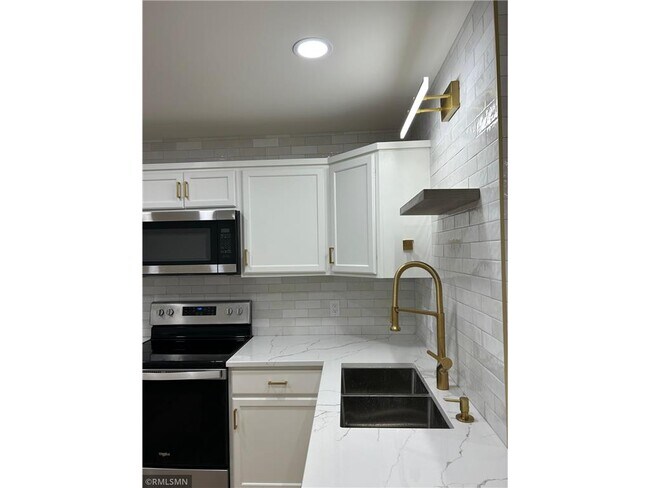 Foto del edificio - 15964 Finch Ln