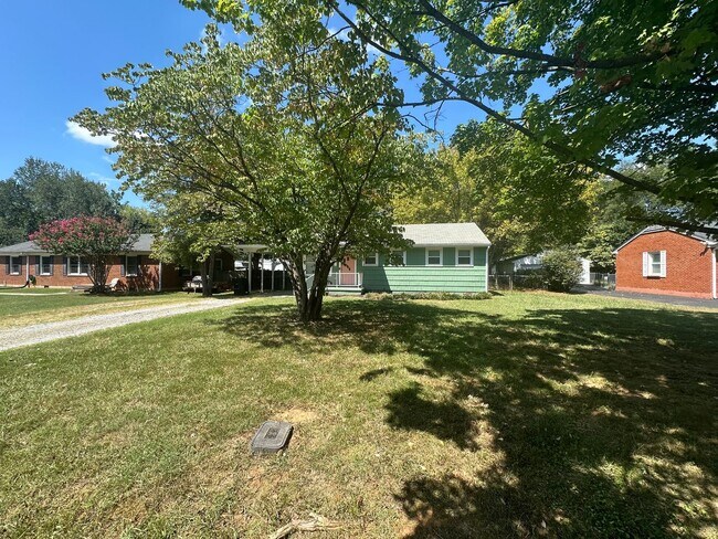 Building Photo - 618 Spencer Dr