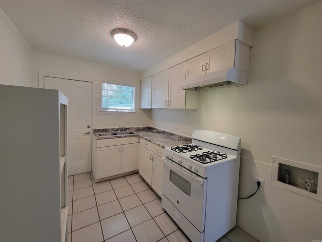 Building Photo - 824 Jane Dr