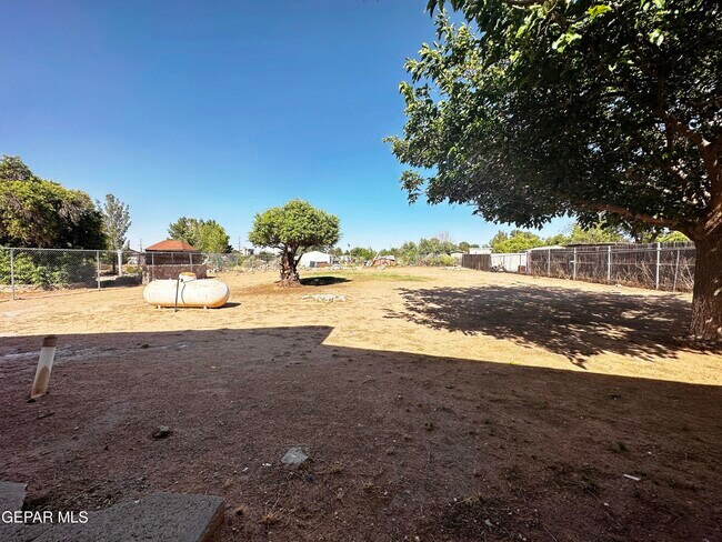 Building Photo - 130 Ennis St