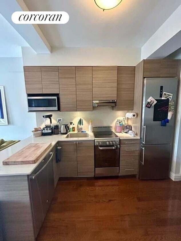 Primary Photo - 210 W 70th St