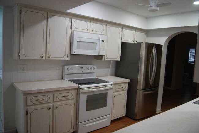 Foto del edificio - SEMINOLE HOME IN DESIRABLE CANTERBURY CHASE