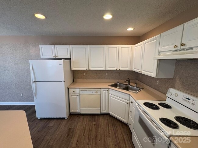 Building Photo - 8419 Southgate Commons Dr