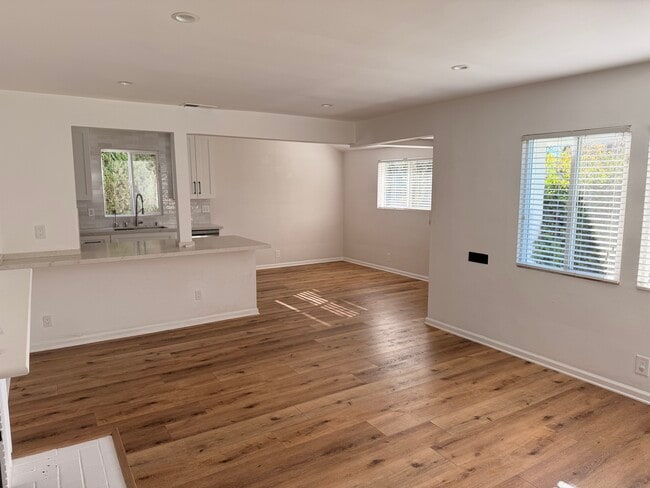 Foto del edificio - 5840 Allott Ave