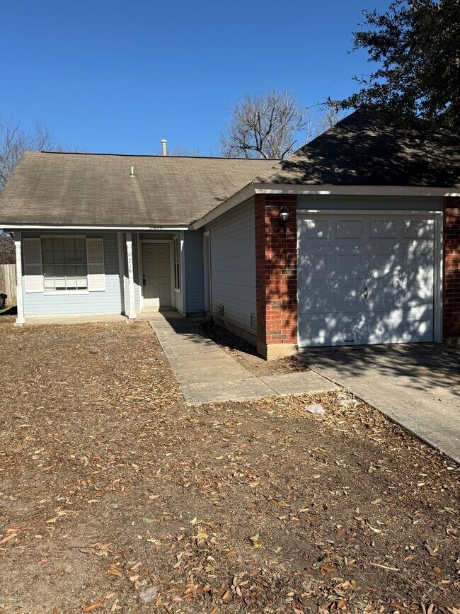 Foto del edificio - Convenient 2/2 with Garage Just Moments from Randolph AFB- Pets Welcomed