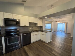 Building Photo - 482 10th Pl