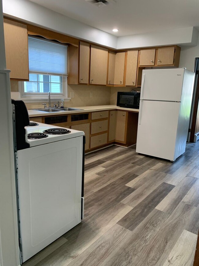 Building Photo - 3 br, 1 bath House - 119 Miami Place