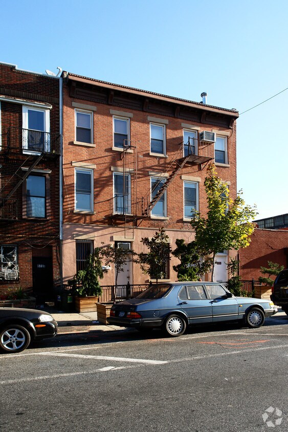 Primary Photo - 575 Union St