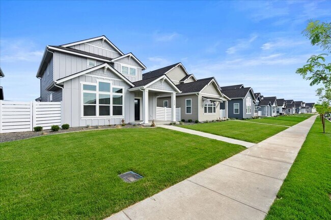 Foto del edificio - Spacious 4-Bedroom Home with Modern Comforts