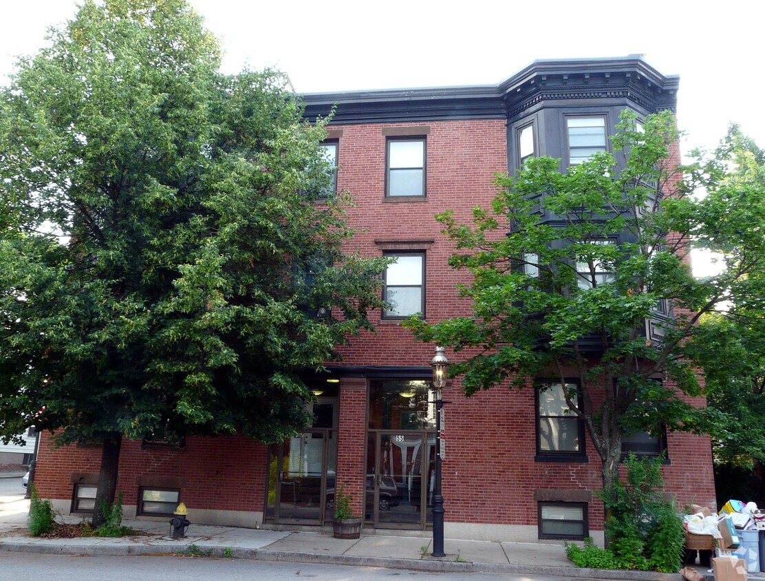 Foto del edificio - 55 Rutherford Ave