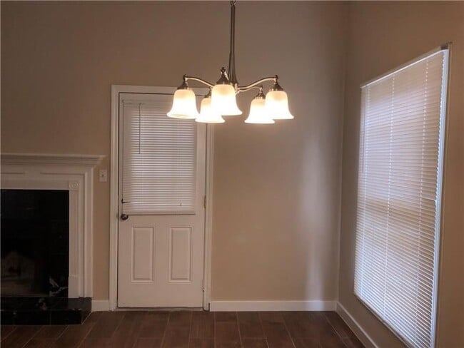 Building Photo - 3-bedroom Town Home --Available February 1...