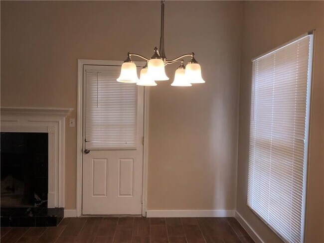 Foto del edificio - 3-bedroom Town Home --Available February 1...