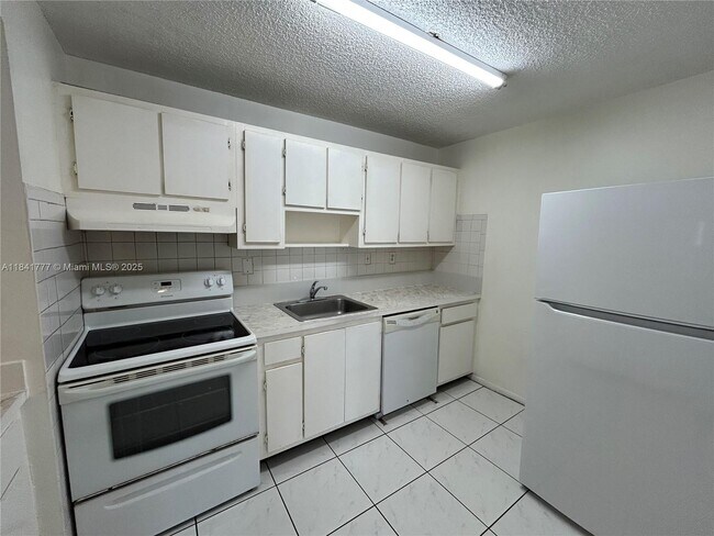 Building Photo - 468 NE 206th Ln