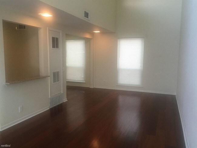 Building Photo - 1 br, 1 bath  - 2800 Cole St # C208