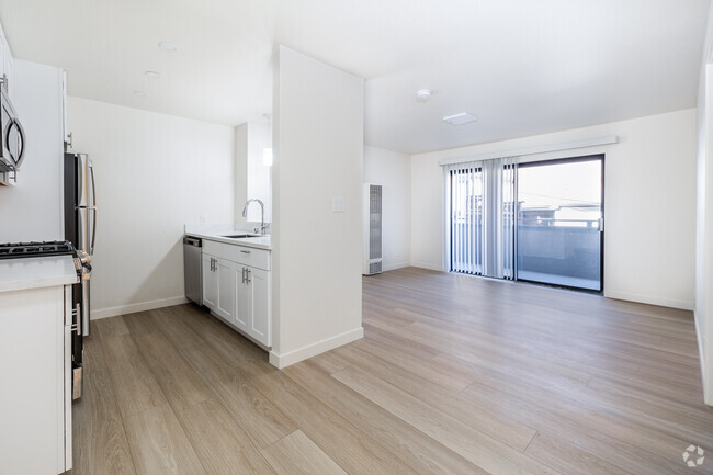 Sala de estar de 2BR, 2BA y 800SF - 3761 Harrison Street Apartments