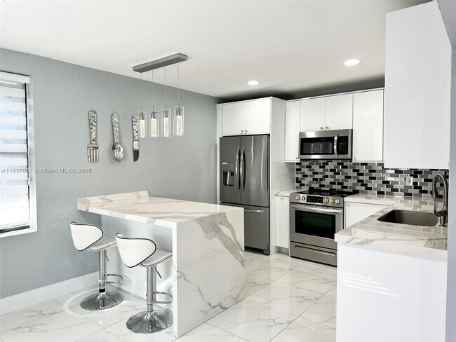 Foto del edificio - 460 NE 169th St