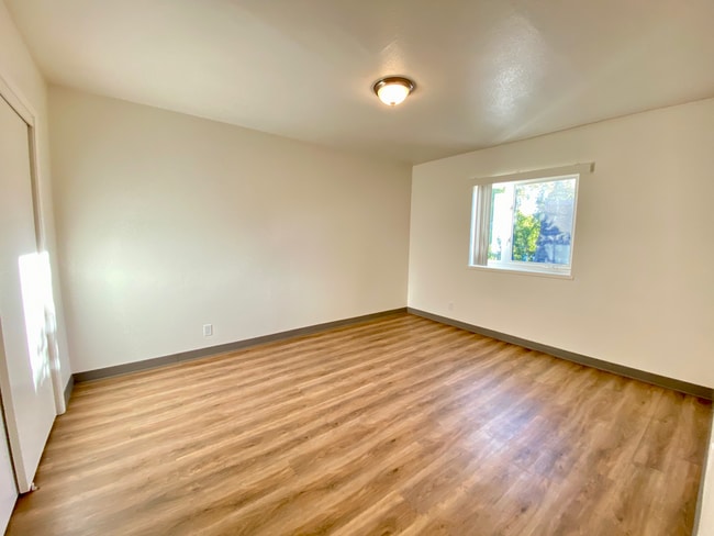 Building Photo - 1713 Ross Cir