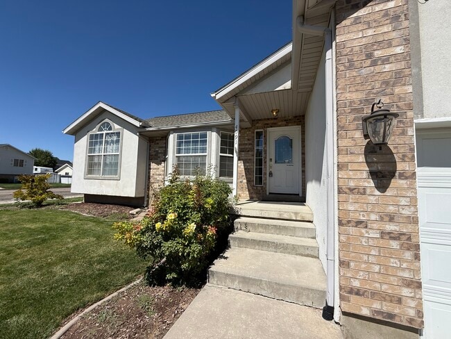 Building Photo - 4091 S 1100 W